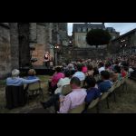 Lecture de Jacques Weber - Jardins de la cathédrale © Ville du Mans Gilles Moussé