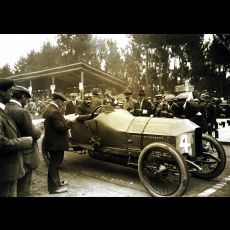 Visuel VISITE-ZOOM DE L’EXPOSITION-DOSSIER : LES PIONNIERS DES 24H