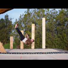 Visuel Stages Grand Trampoline | Avec Emilien Janneteau, artiste de cirque de la compagnie La Contrebande.