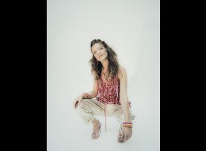 NATASCHA ROGERS trio Concert - Musiques du monde  « Ronde folk libératrice »