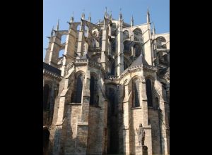 Cathédrale sens dessus dessous