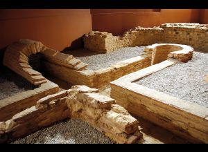 Les thermes romains (annule et remplace La Cité Plantagenêt)