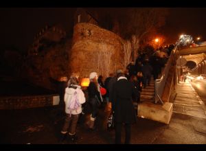 la cité Plantagenêt à la lueur des lampions