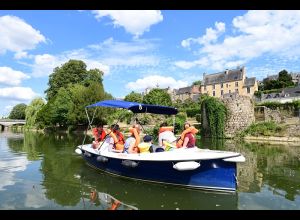 Bateau sur l'eau, la rivière, la rivière…