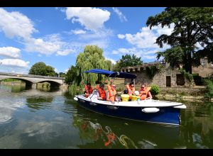 Bateau sur l'eau, la rivière, la rivière...
