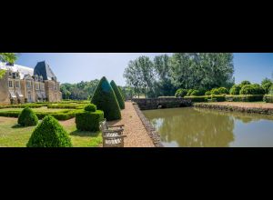 GARDENS OF VILLAINES