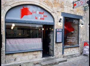 Le Boeuf Tient le Pavé