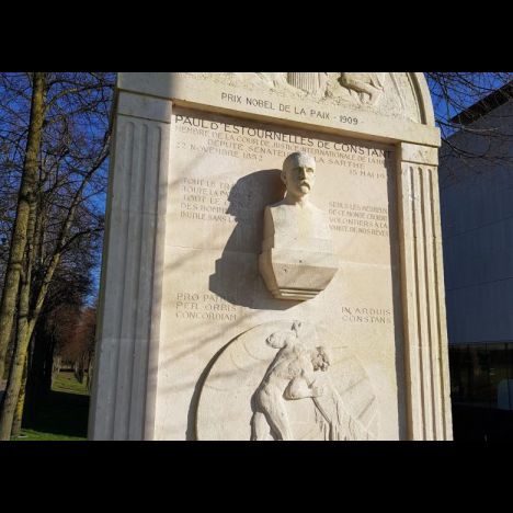 Visuel ENTRE GUERRE ET PAIX